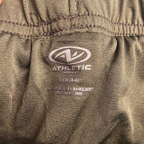 Athletic Works Shorts - Picture 2 of 3